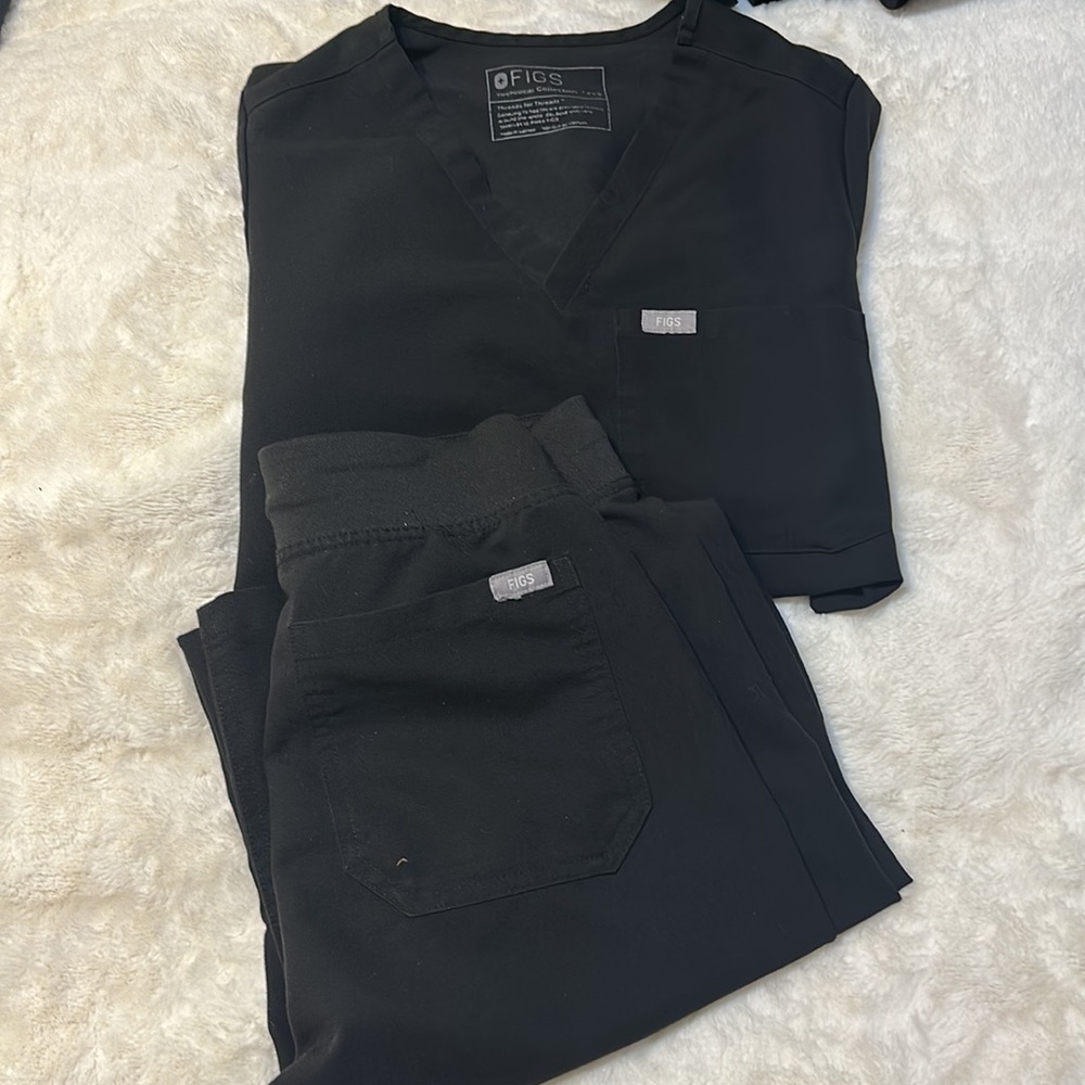 Women’s Black FIGS Scrubs